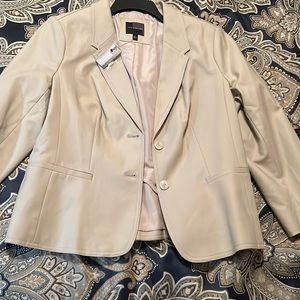 Womens L The Limited tan blazer. Looks great with jeans or pencil skirts. NEW